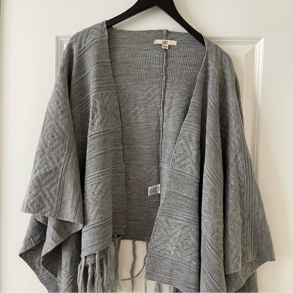 Grey sweater/kimono - Picture 1 of 6